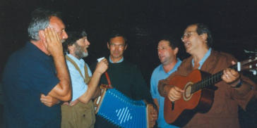 un coro " maremmano" :Fabrizio, Mario, Marco, Ennio e Gioxe 